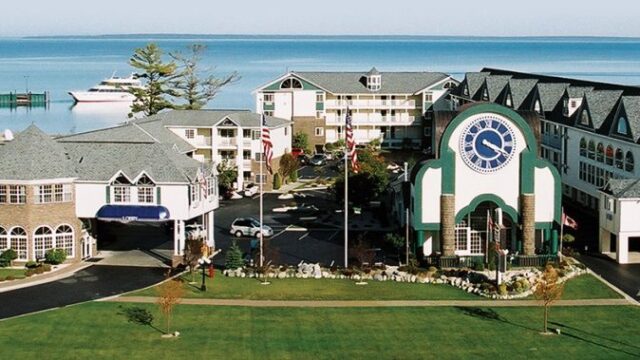 Clarion Hotel Beachfront