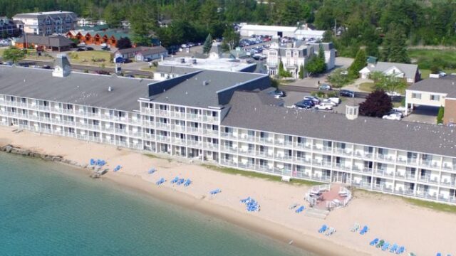 Hamilton Inn Select – Beachfront