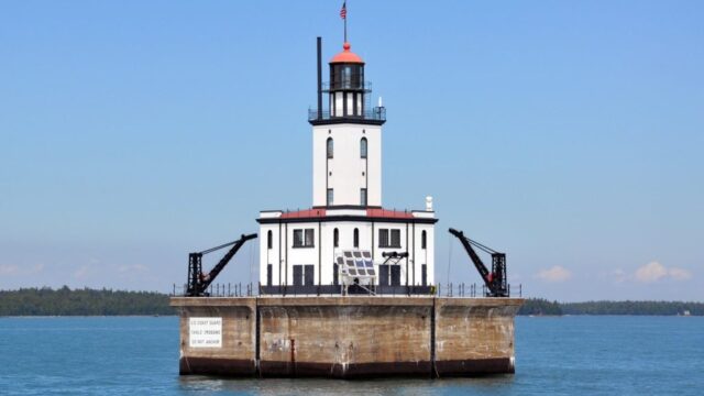 Shepler’s Lighthouse Cruises