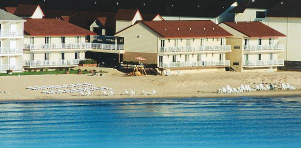 1508528341_med_mackinaw_city_super_8_beachfront