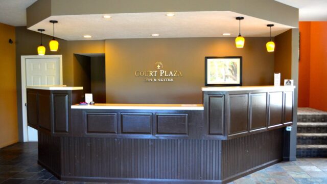 Court Plaza Inn & Suites